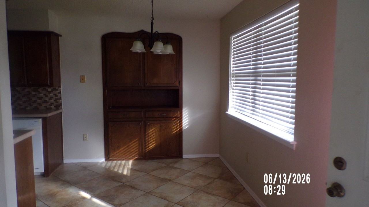 2607 Ne Dearborn Ave - Photo 4 of 24