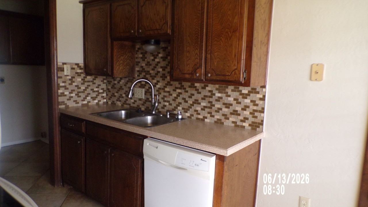 2607 Ne Dearborn Ave - Photo 6 of 24