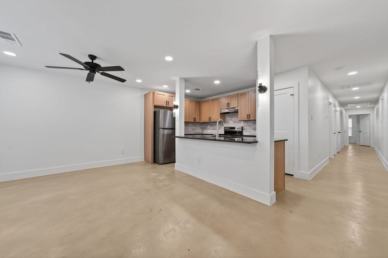 3206 Sayle St #B - Photo 2 of 19
