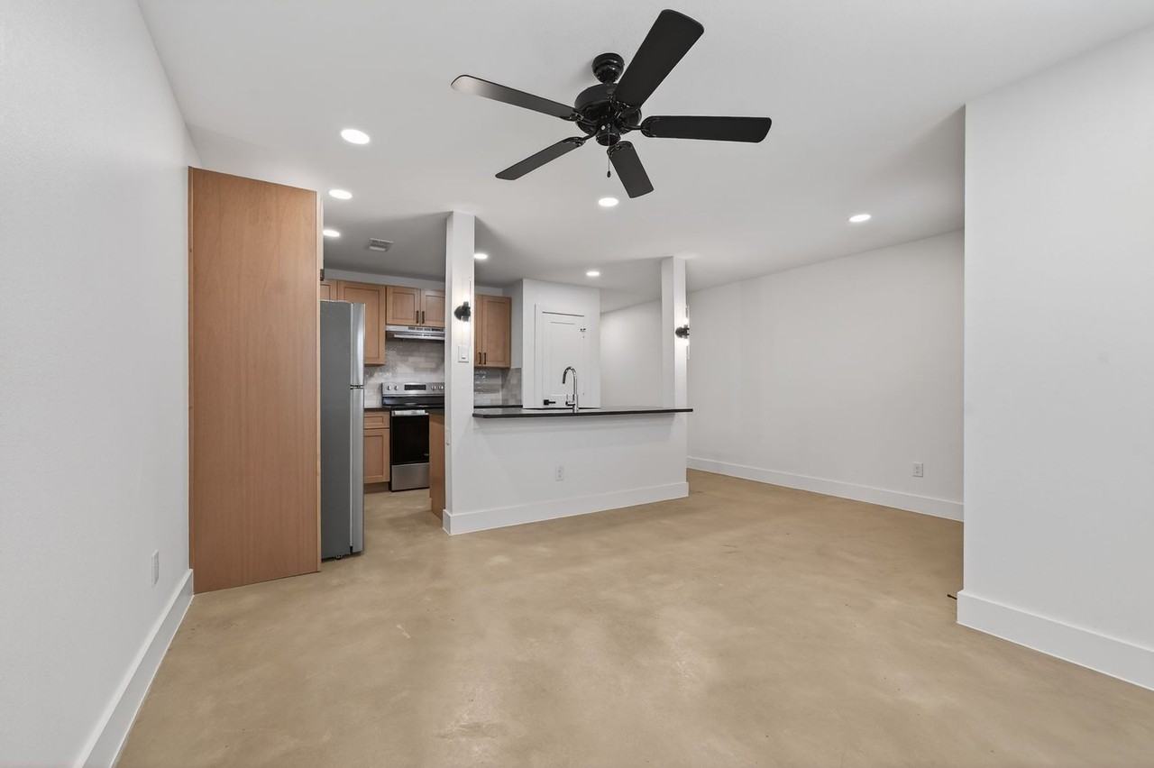 3206 Sayle St #B - Photo 3 of 19