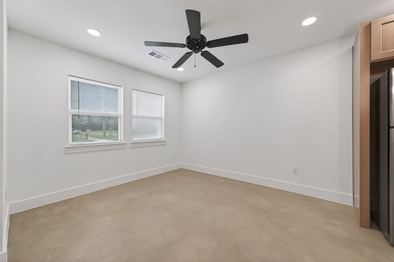 3206 Sayle St #B - Photo 4 of 19