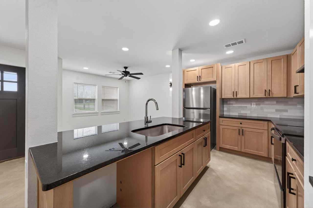 3206 Sayle St #B - Photo 5 of 19