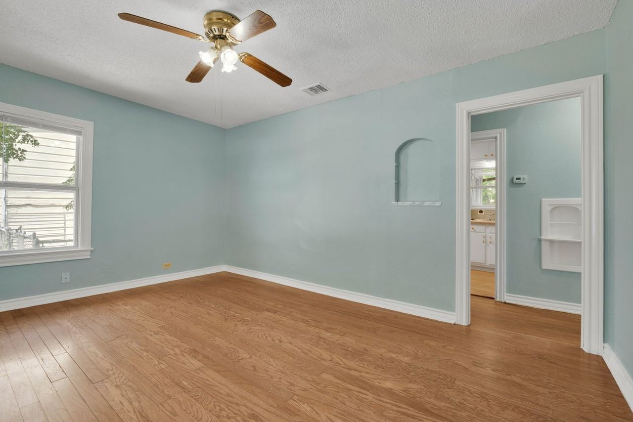 317 Frost St - Photo 4 of 17