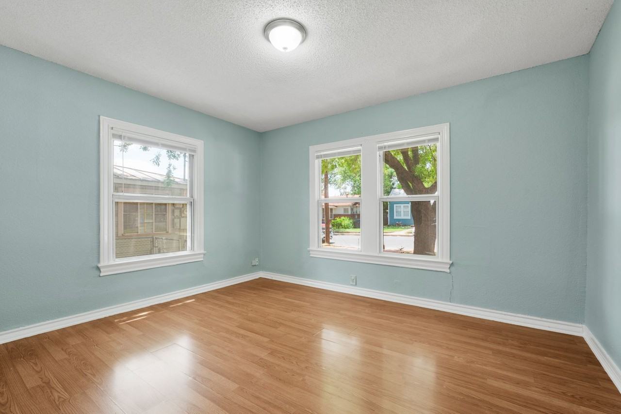 317 Frost St - Photo 5 of 17