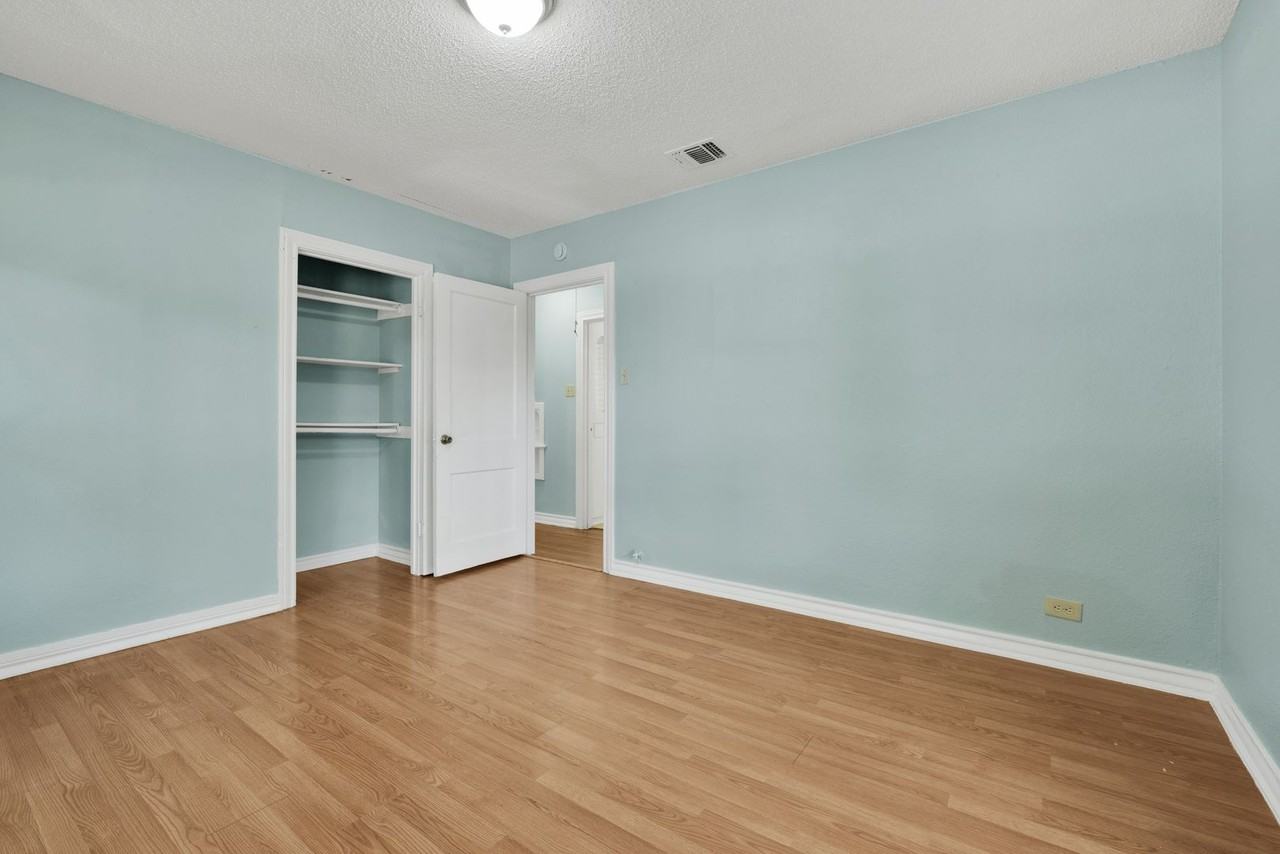 317 Frost St - Photo 6 of 17