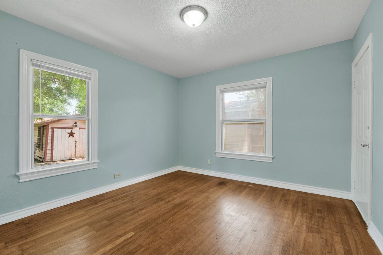 317 Frost St - Photo 7 of 17