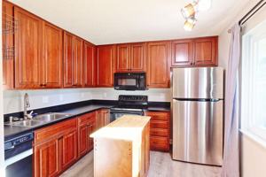 featured image of 975 Barbizon Dr