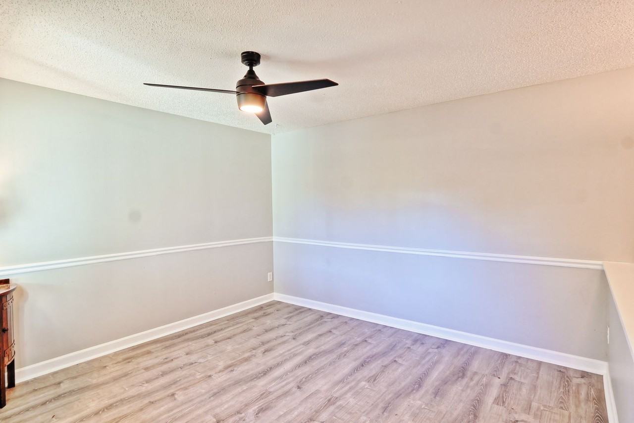 975 Barbizon Dr - Photo 5 of 31