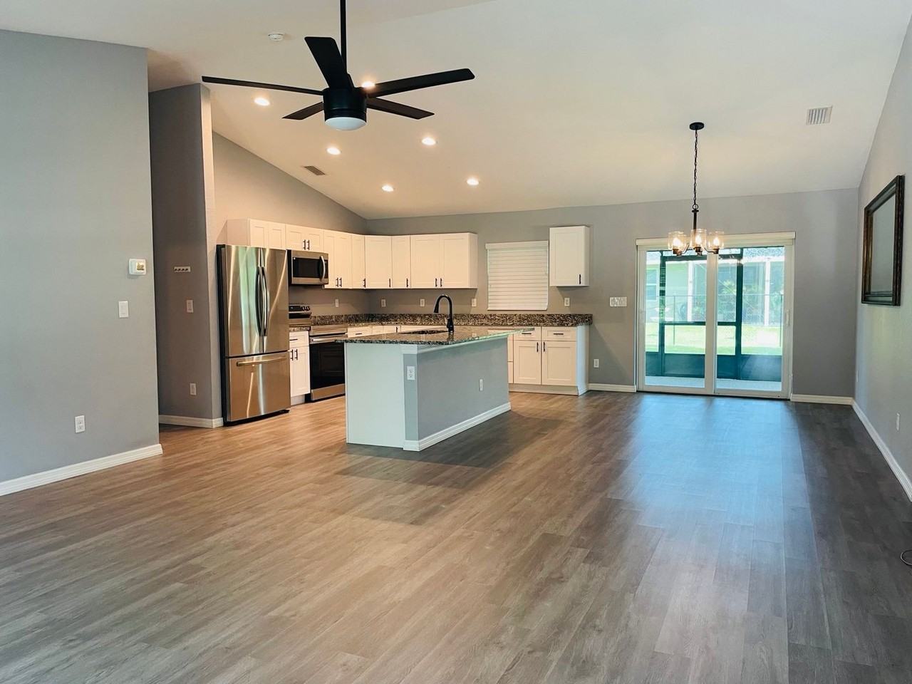 19035 Wilton Ave - Photo 3 of 17