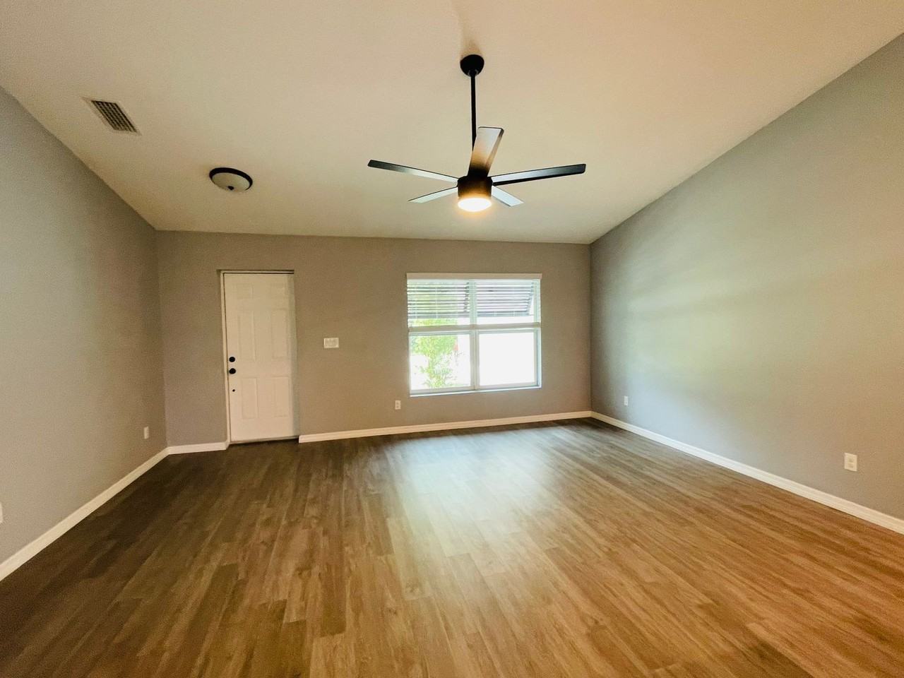 19035 Wilton Ave - Photo 4 of 17