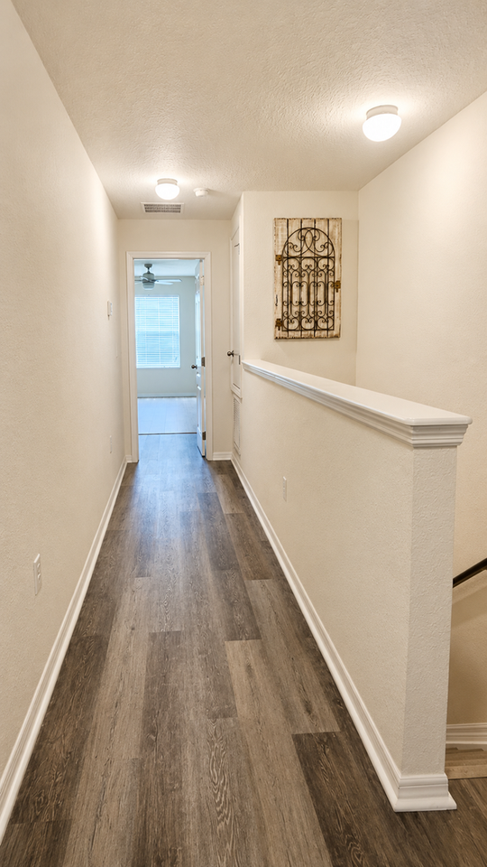 233 Primrose Dr - Photo 5 of 12