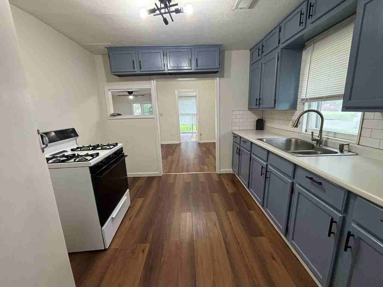 1102 S Millwood Ave - Photo 2 of 13
