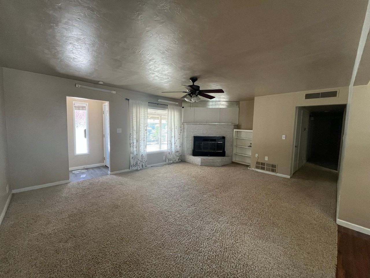 1406 W Howard Ave - Photo 4 of 25