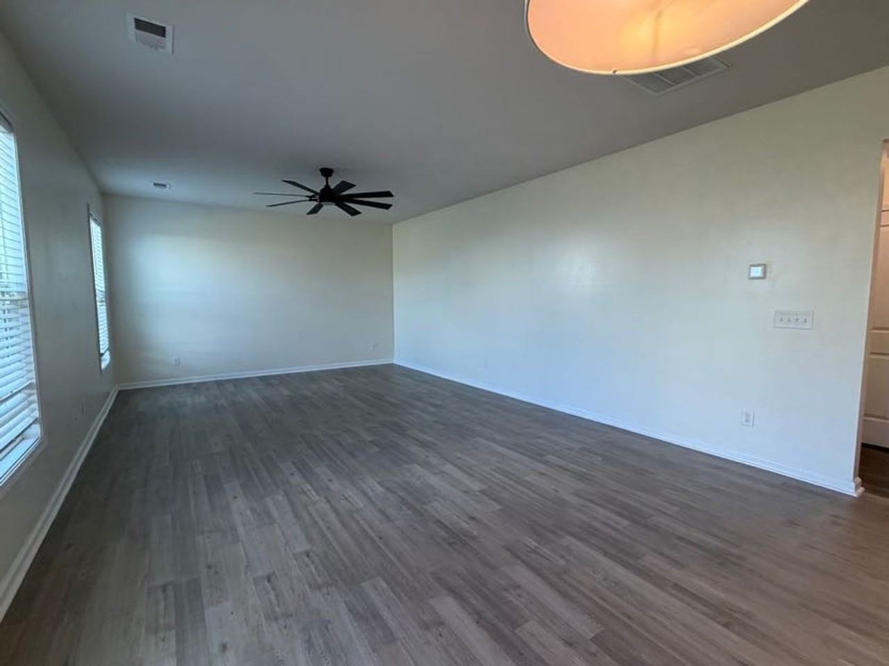 1097 Sapphire Dr - Photo 7 of 33