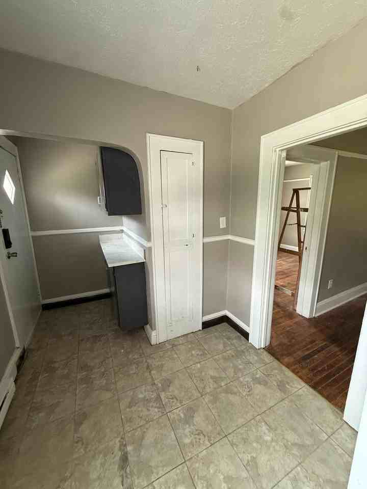 1408 Virginia St E - Photo 4 of 5