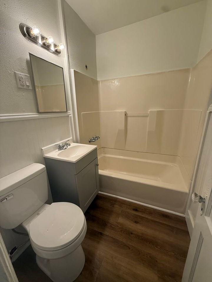 204 10th Ave - Photo 2 of 7