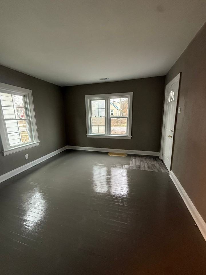 204 10th Ave - Photo 3 of 7