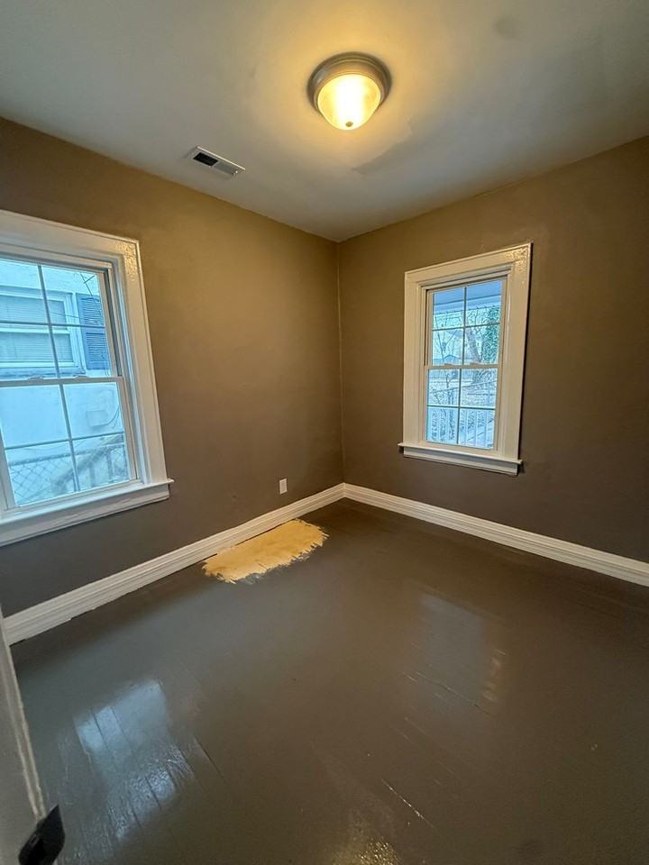 204 10th Ave - Photo 4 of 7