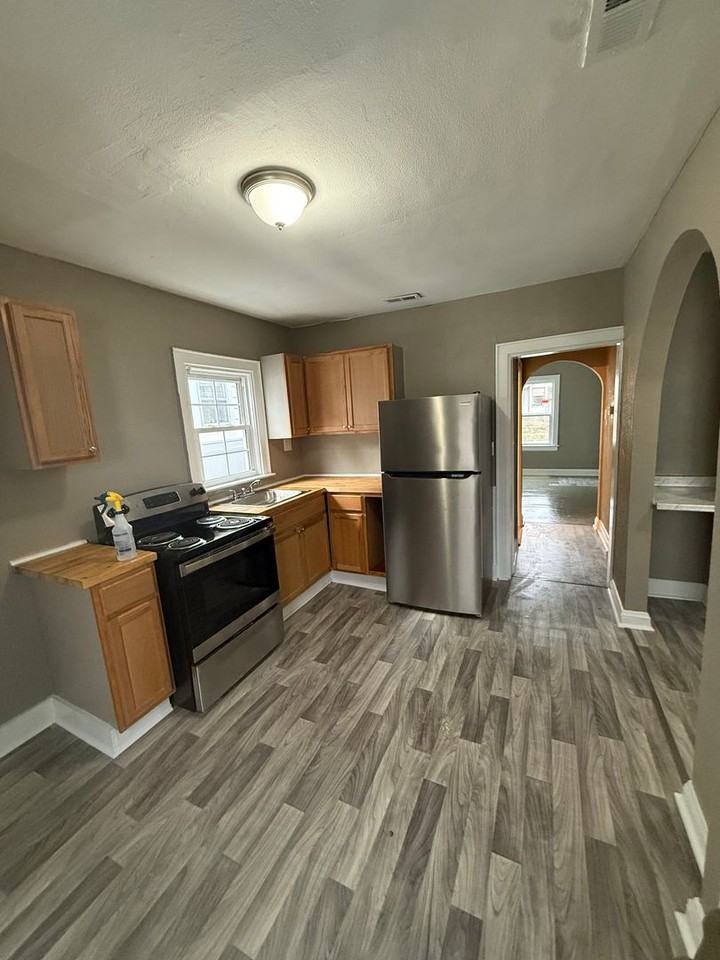 204 10th Ave - Photo 5 of 7