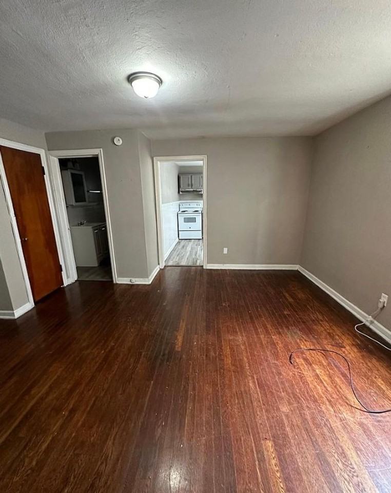 404 Maryland Ave - Photo 2 of 4