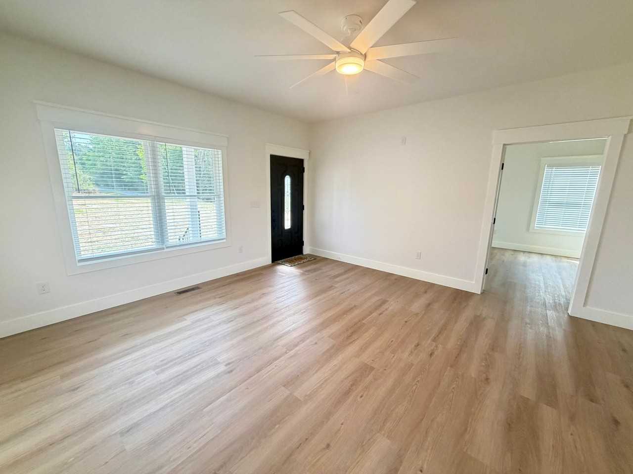 246 Magnolia Dr - Photo 2 of 16