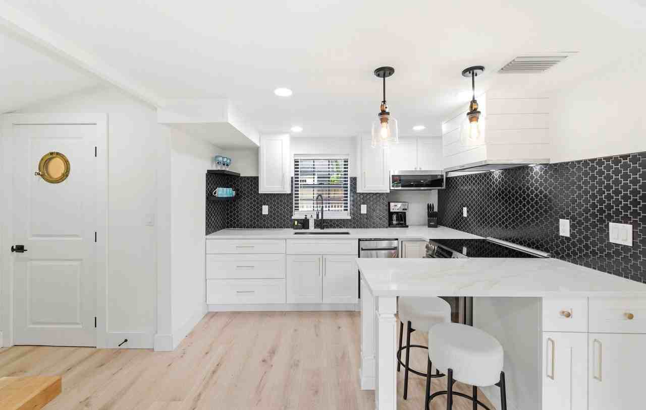 700 14th Ave S - Photo 3 of 25