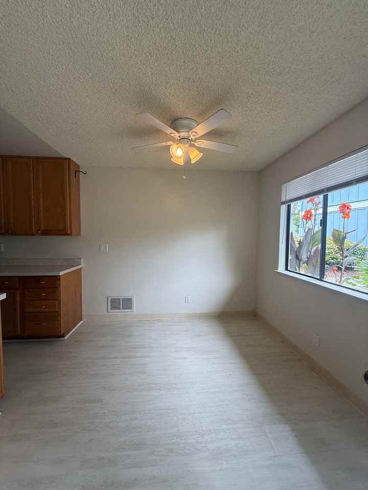 922 Ponselle Ln - Photo 5 of 17