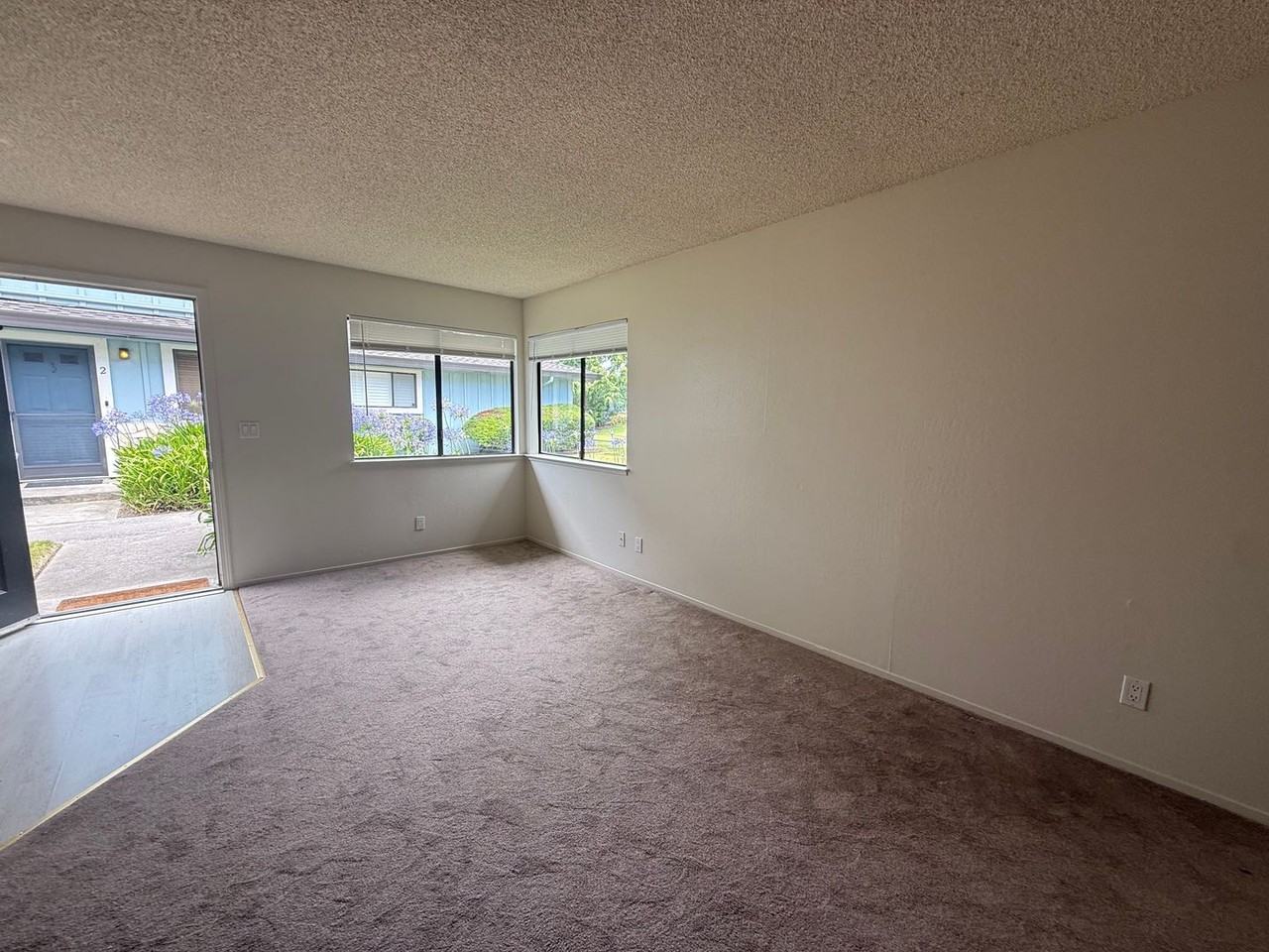 922 Ponselle Ln - Photo 6 of 17