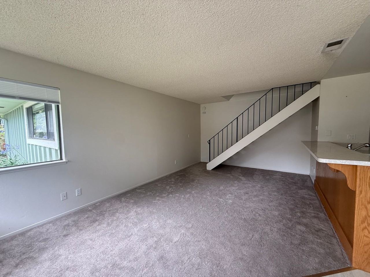 922 Ponselle Ln - Photo 7 of 17
