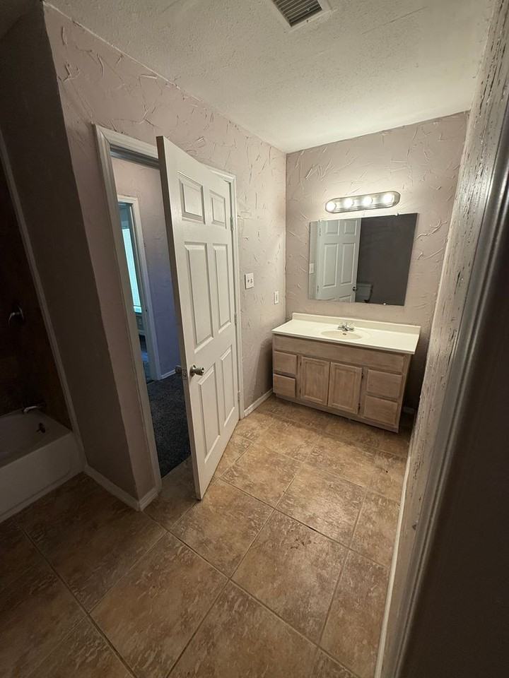 4004 33rd St - Photo 5 of 19