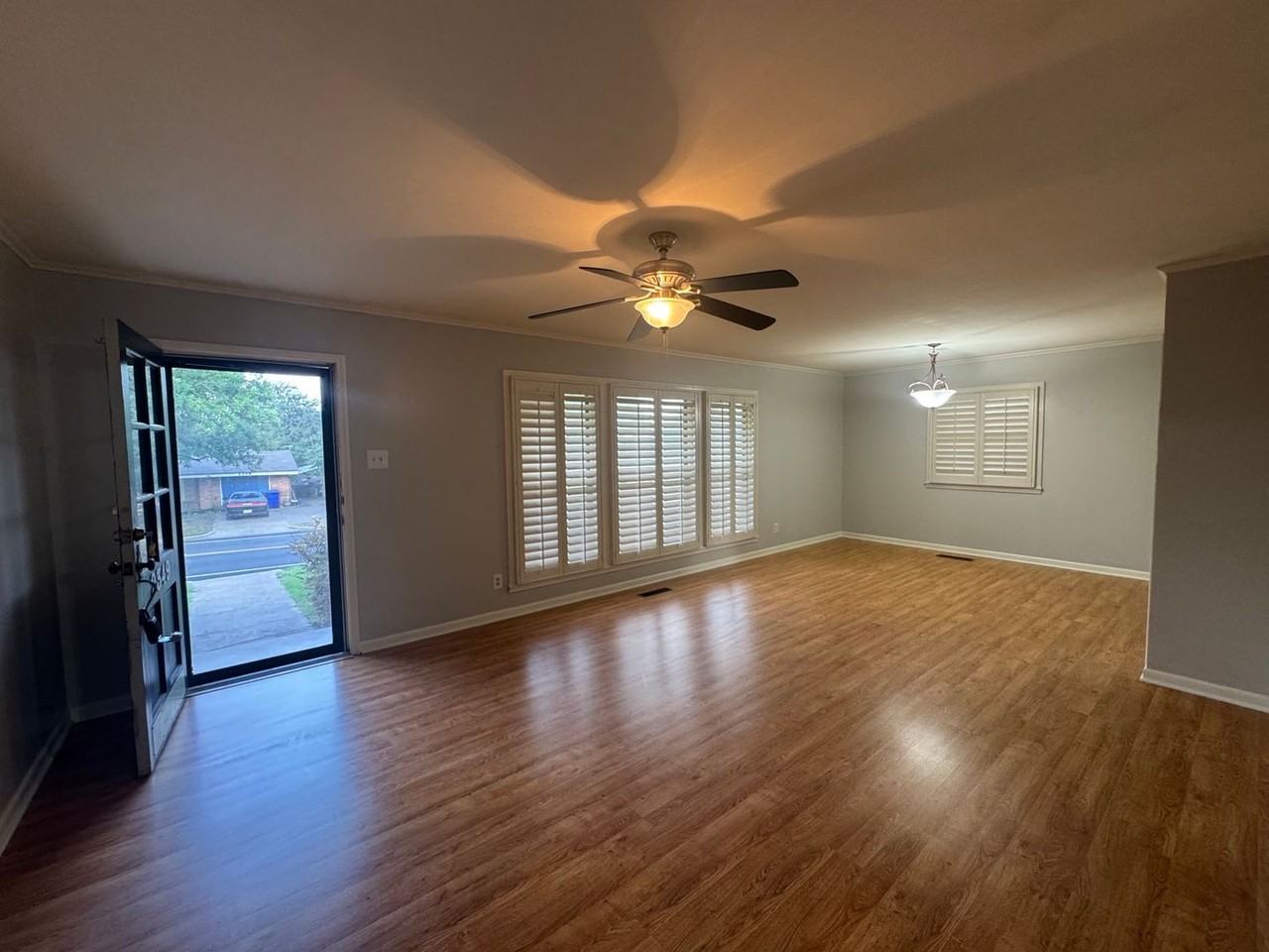 2349 Mount Carmel Dr - Photo 3 of 13