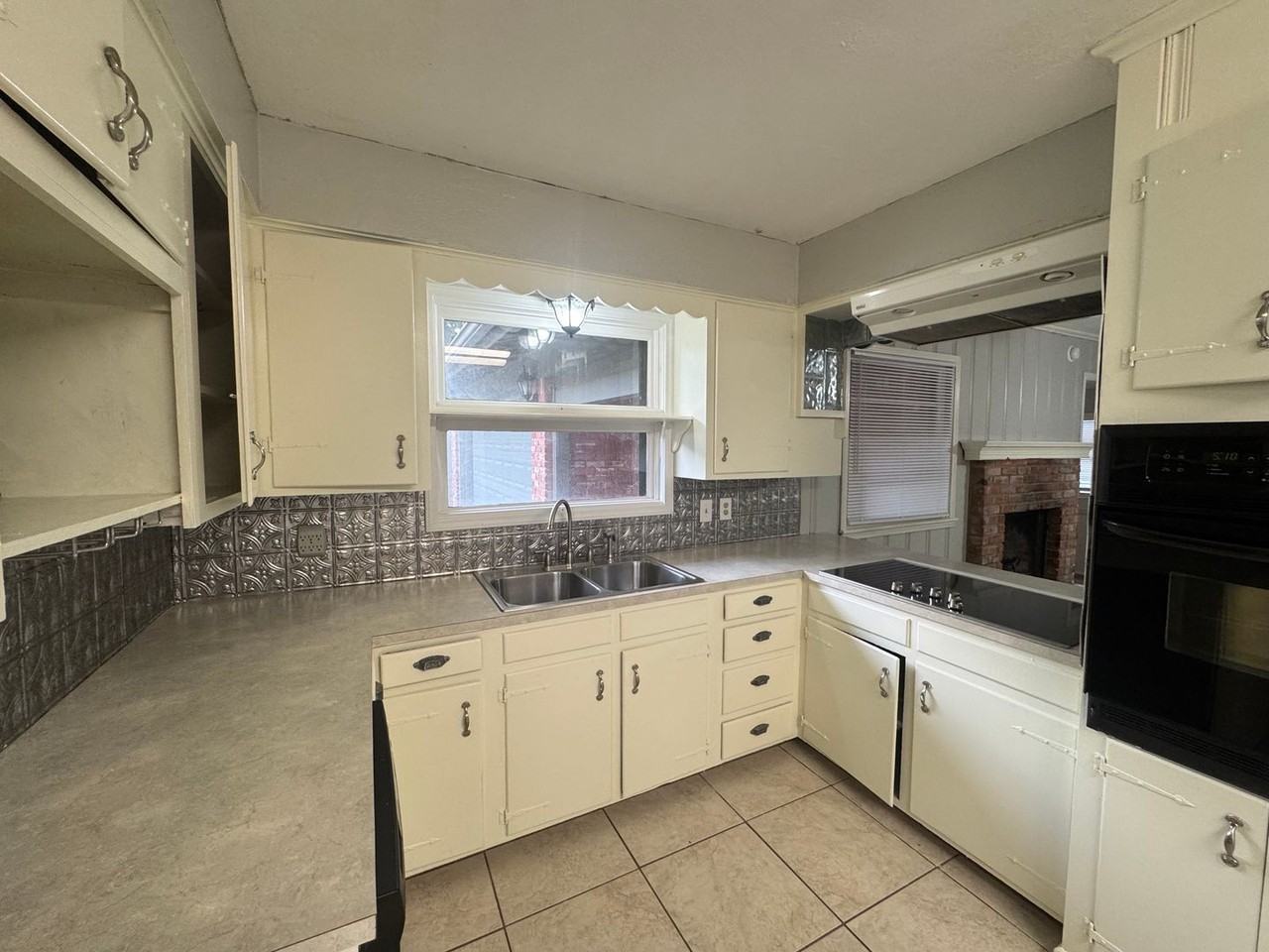 2349 Mount Carmel Dr - Photo 4 of 13