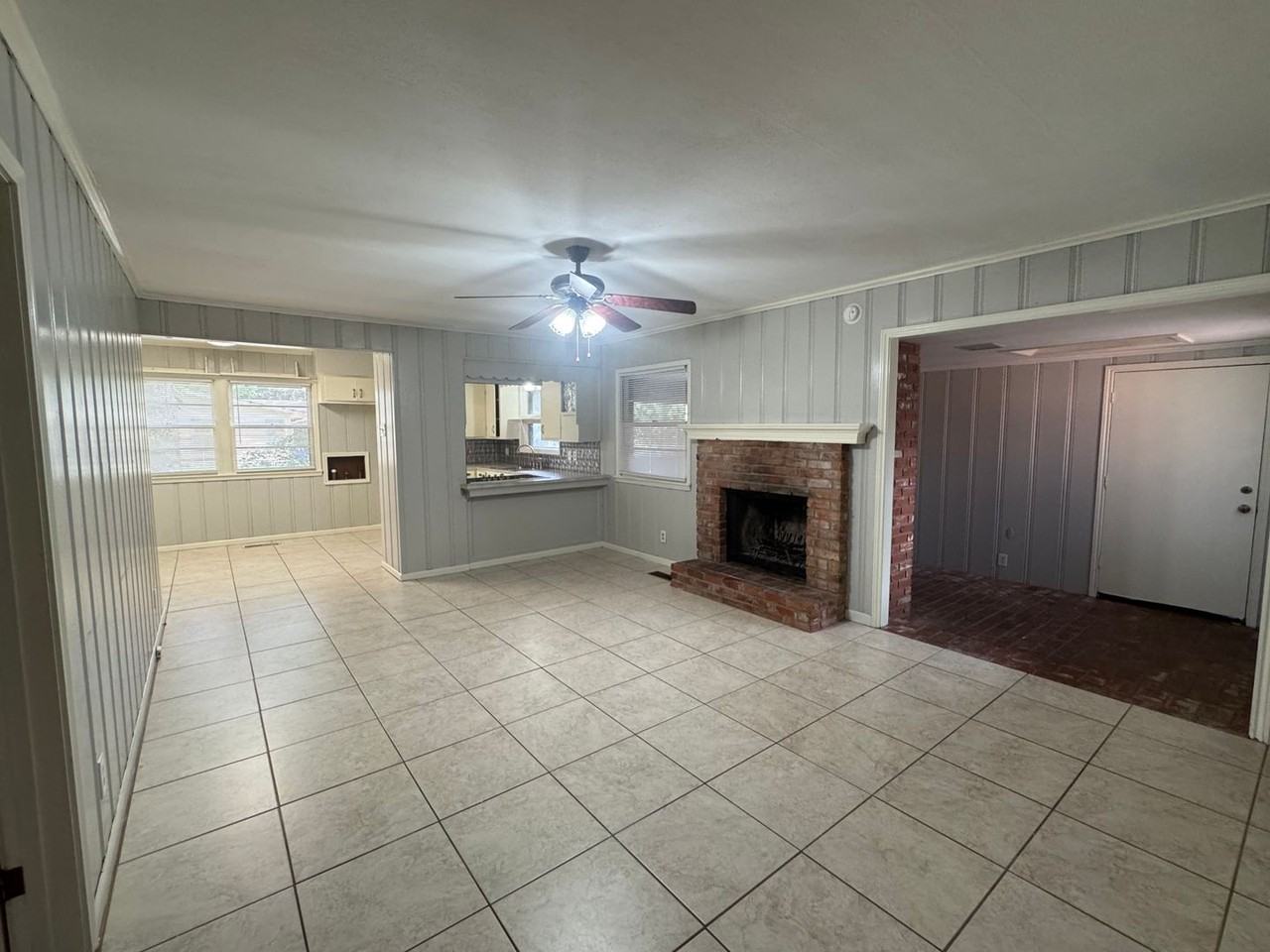2349 Mount Carmel Dr - Photo 5 of 13
