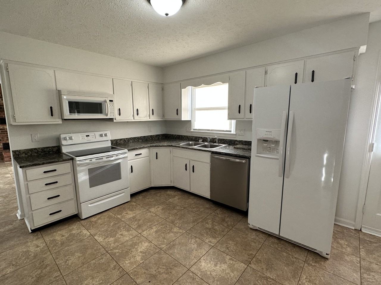 2500 S College Hills Dr #NA - Photo 5 of 16