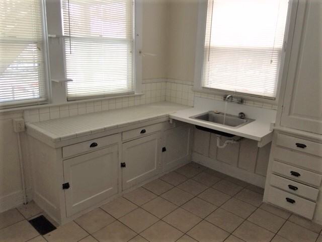 253 Eastern Ave SE - Photo 4 of 17