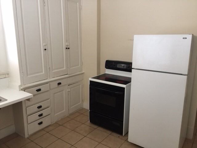 253 Eastern Ave SE - Photo 5 of 17