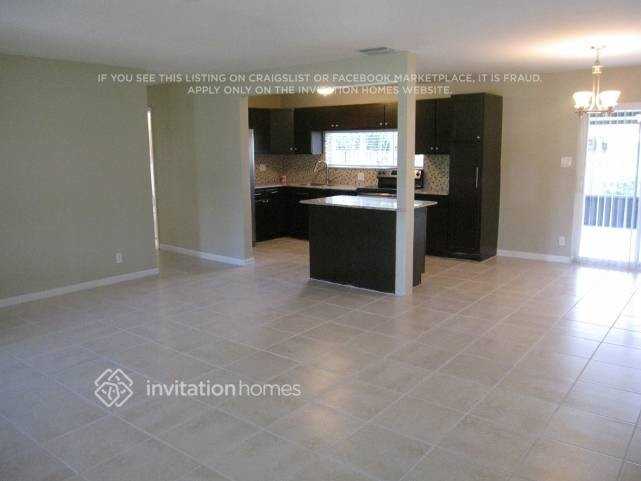 940 Se 5th St - Photo 3 of 11