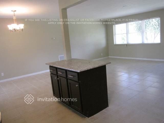 940 Se 5th St - Photo 5 of 11