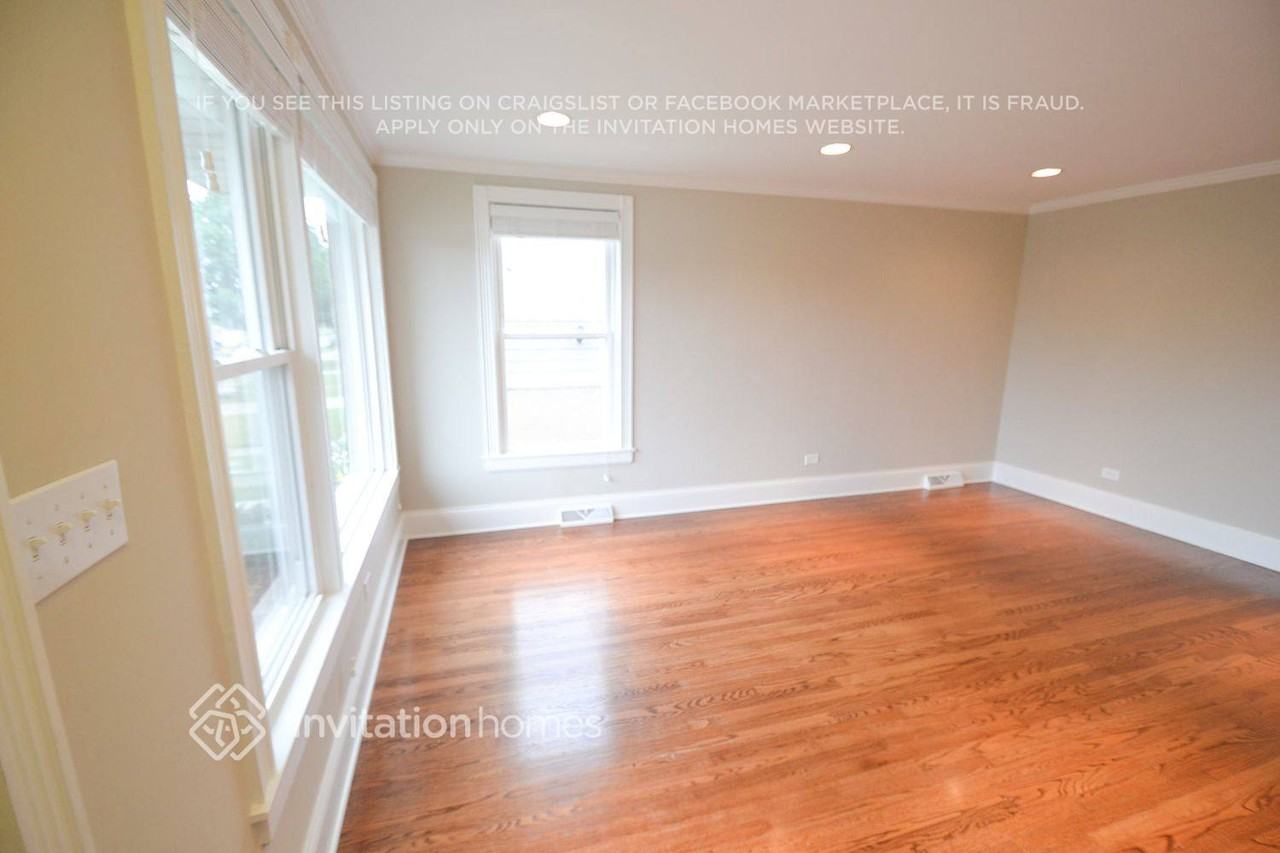 2403 Lincoln St - Photo 2 of 10