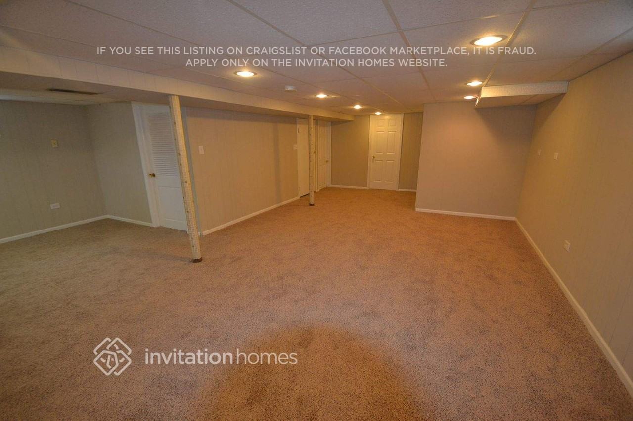 2403 Lincoln St - Photo 3 of 10