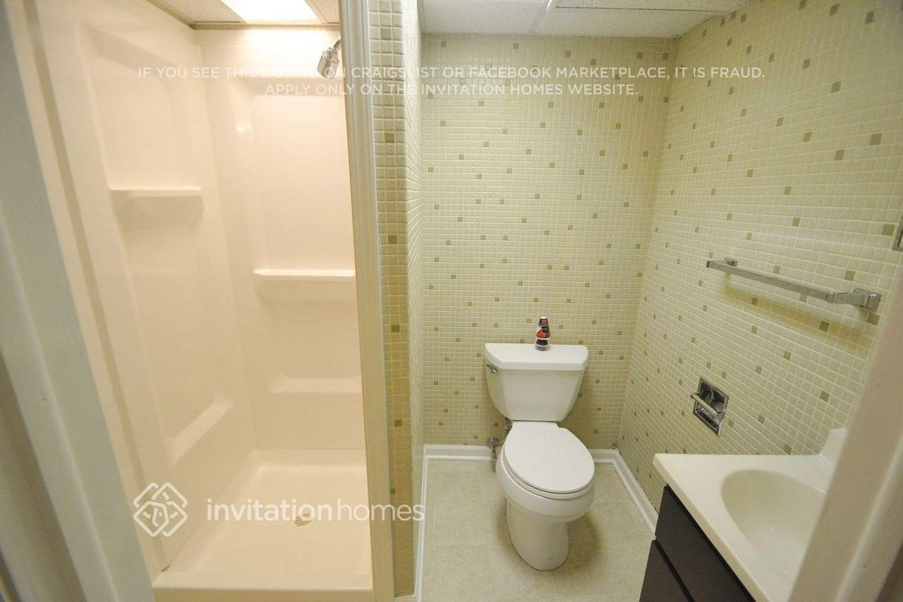 2403 Lincoln St - Photo 7 of 10