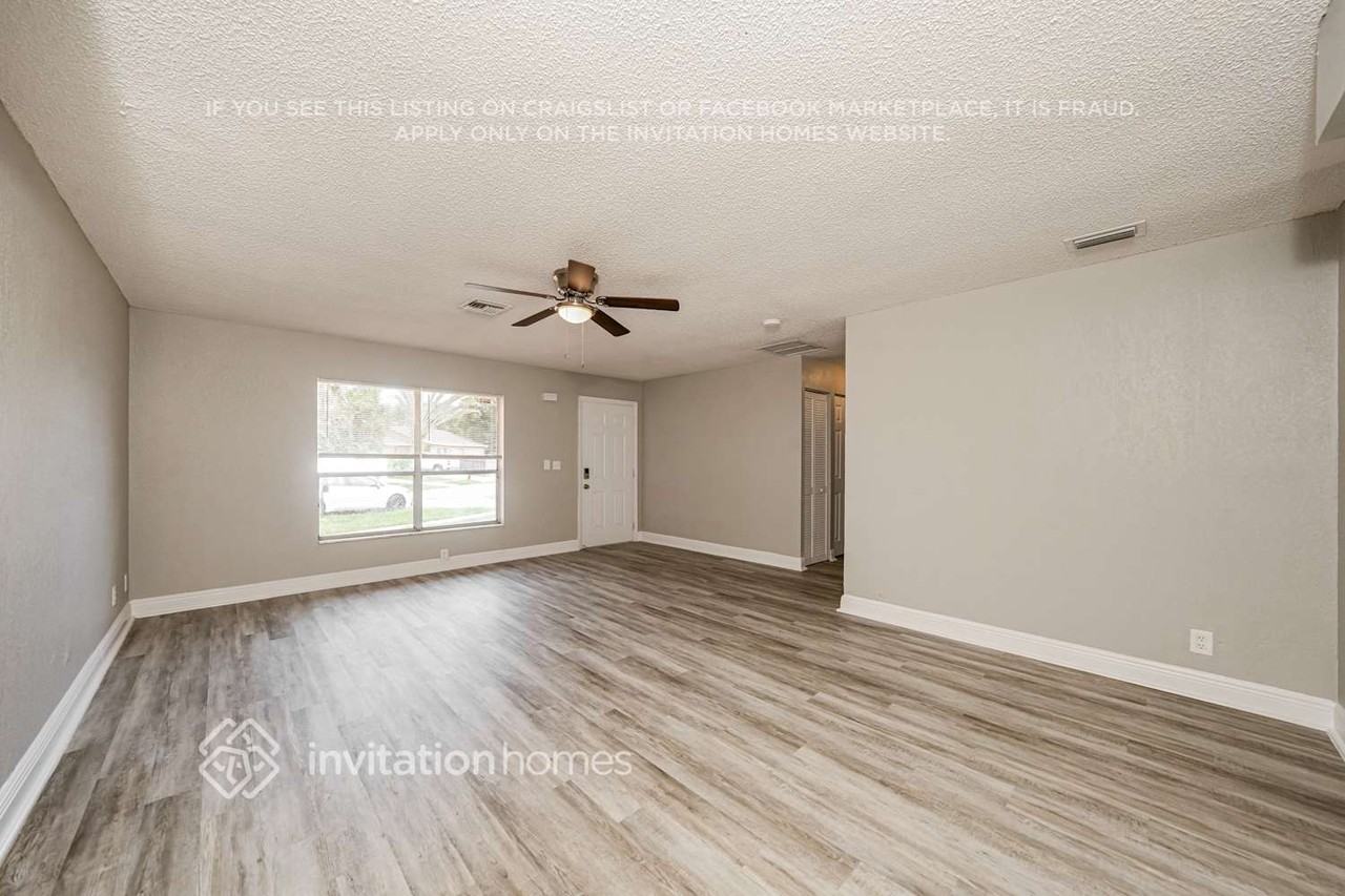 6206 Wauconda Way W - Photo 5 of 17