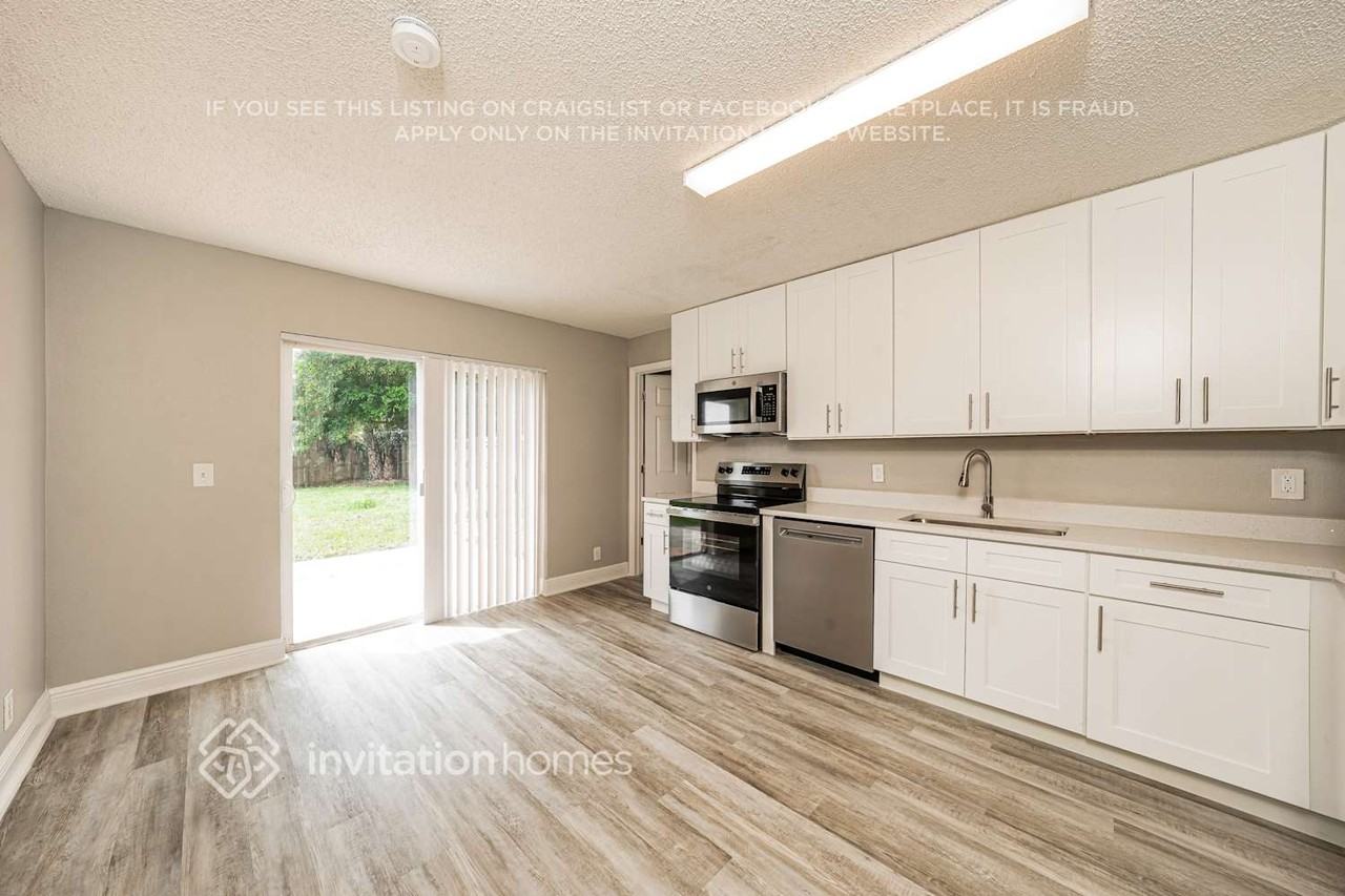6206 Wauconda Way W - Photo 6 of 17