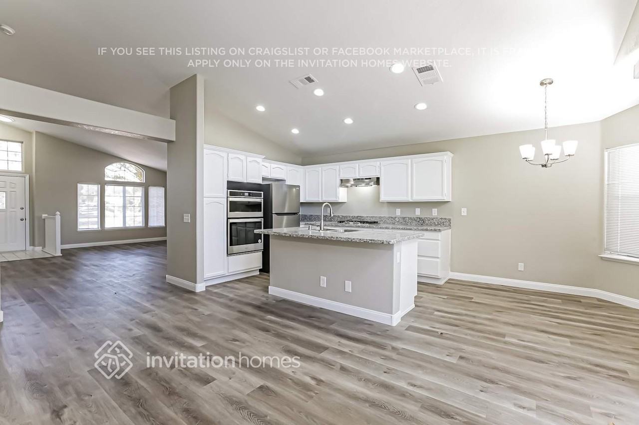 2220 Hunt Club St - Photo 5 of 12