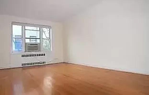 E 3rd St #4J - Photo 5 of 20