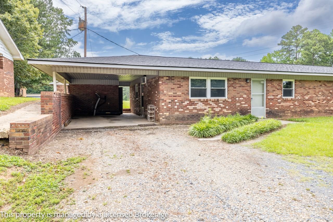 219 Roslyn Road - Photo 3 of 25