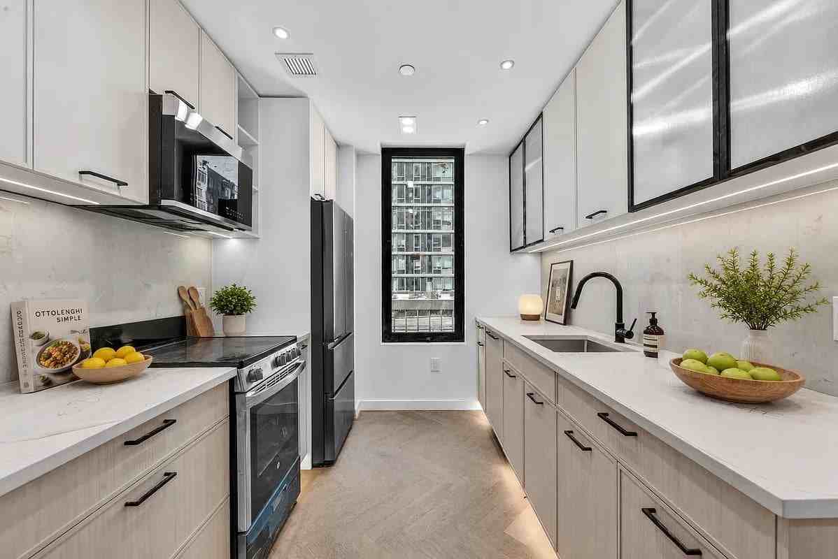Fleet Pl #6A - Photo 3 of 20