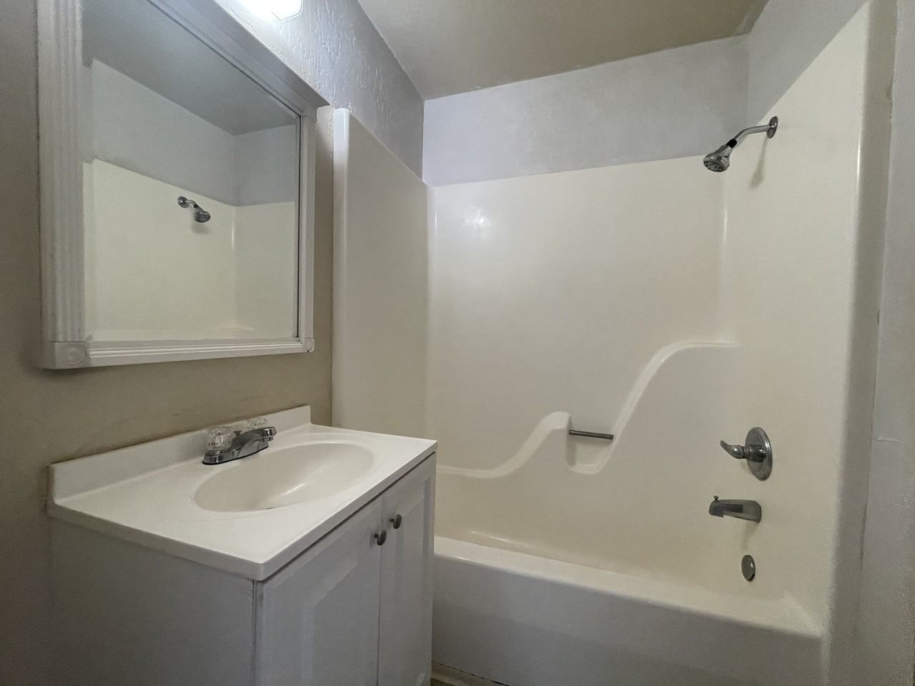 524 W 1st Ave #A - Photo 7 of 15