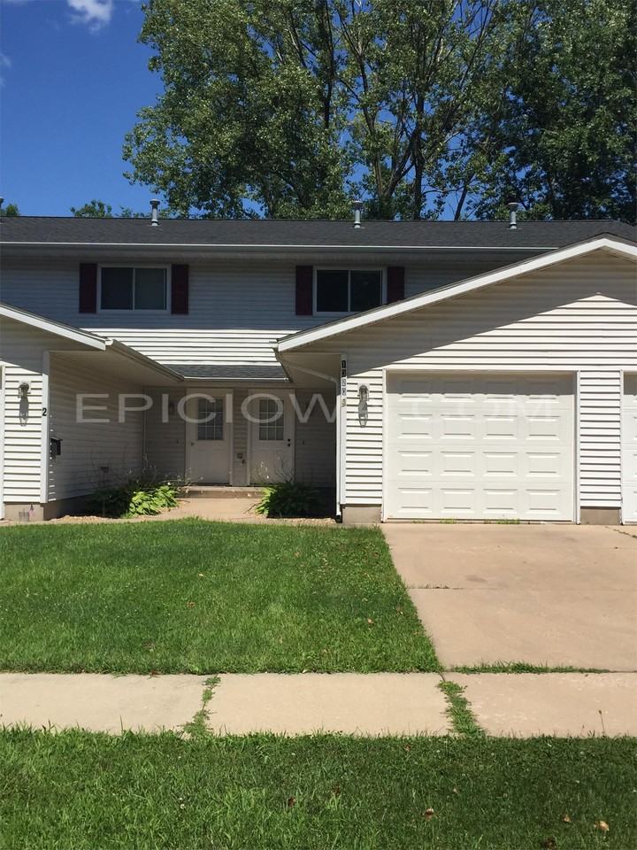 1320 Daleview Dr #3 - Photo 2 of 33