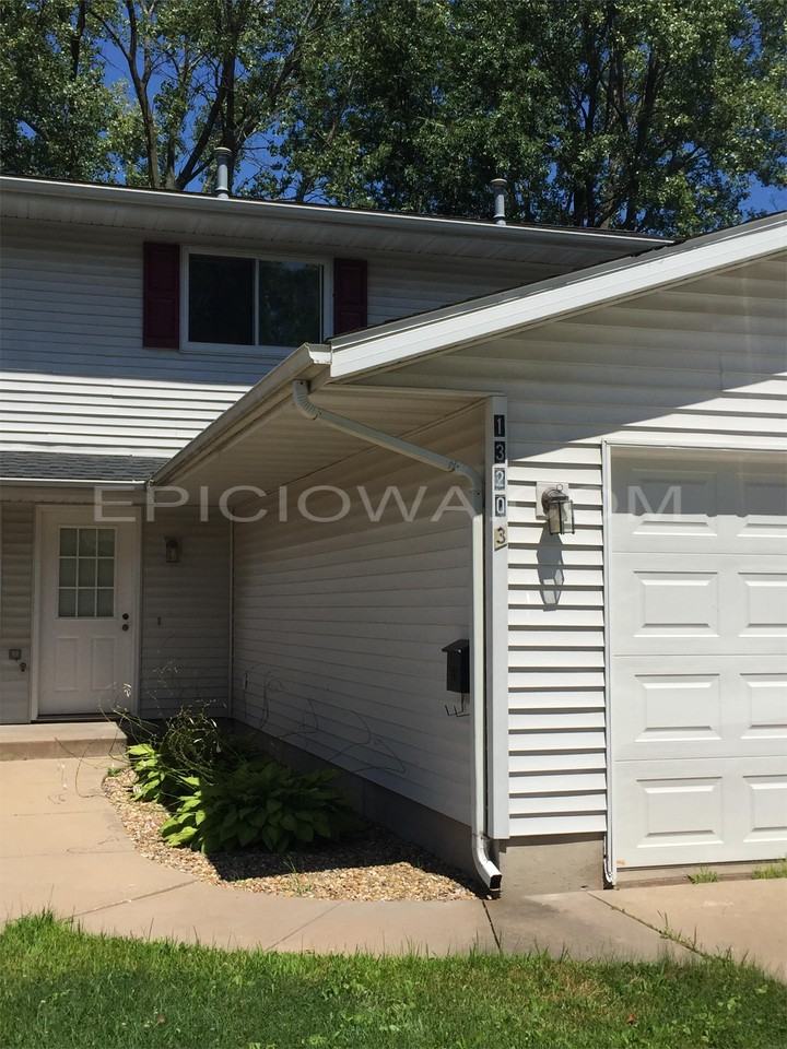 1320 Daleview Dr #3 - Photo 3 of 33